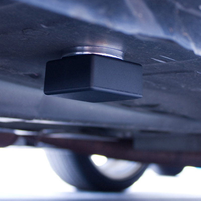 E1060 iTrail Logger Magnetic Case Placed Under Vehicle